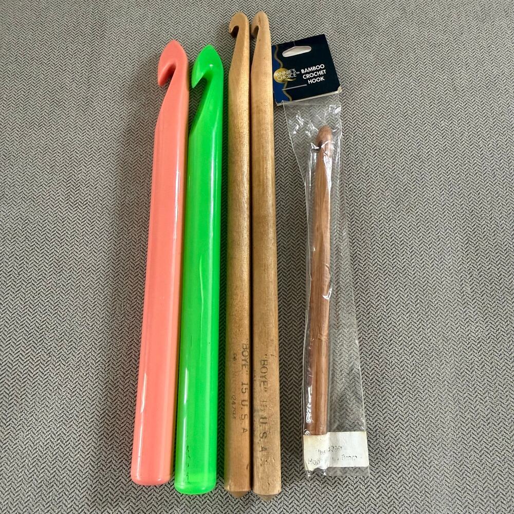 Lot of 5 Large Crochet Hooks Bamboo Plastic Assorted Sizes Craft Yarn